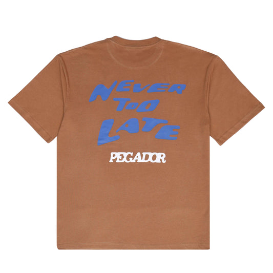 Pegador Golden Brown "Never Too Late" oversized T